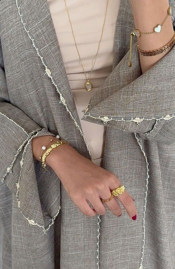 Abayas / Robes